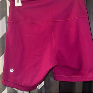 Lululemon Wunder Train High-Rise Short 4” - Size 8 - Magenta Purple